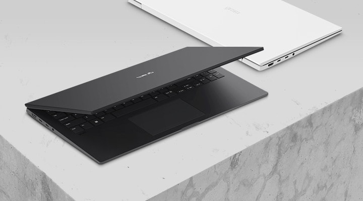 color option-Black, White.	