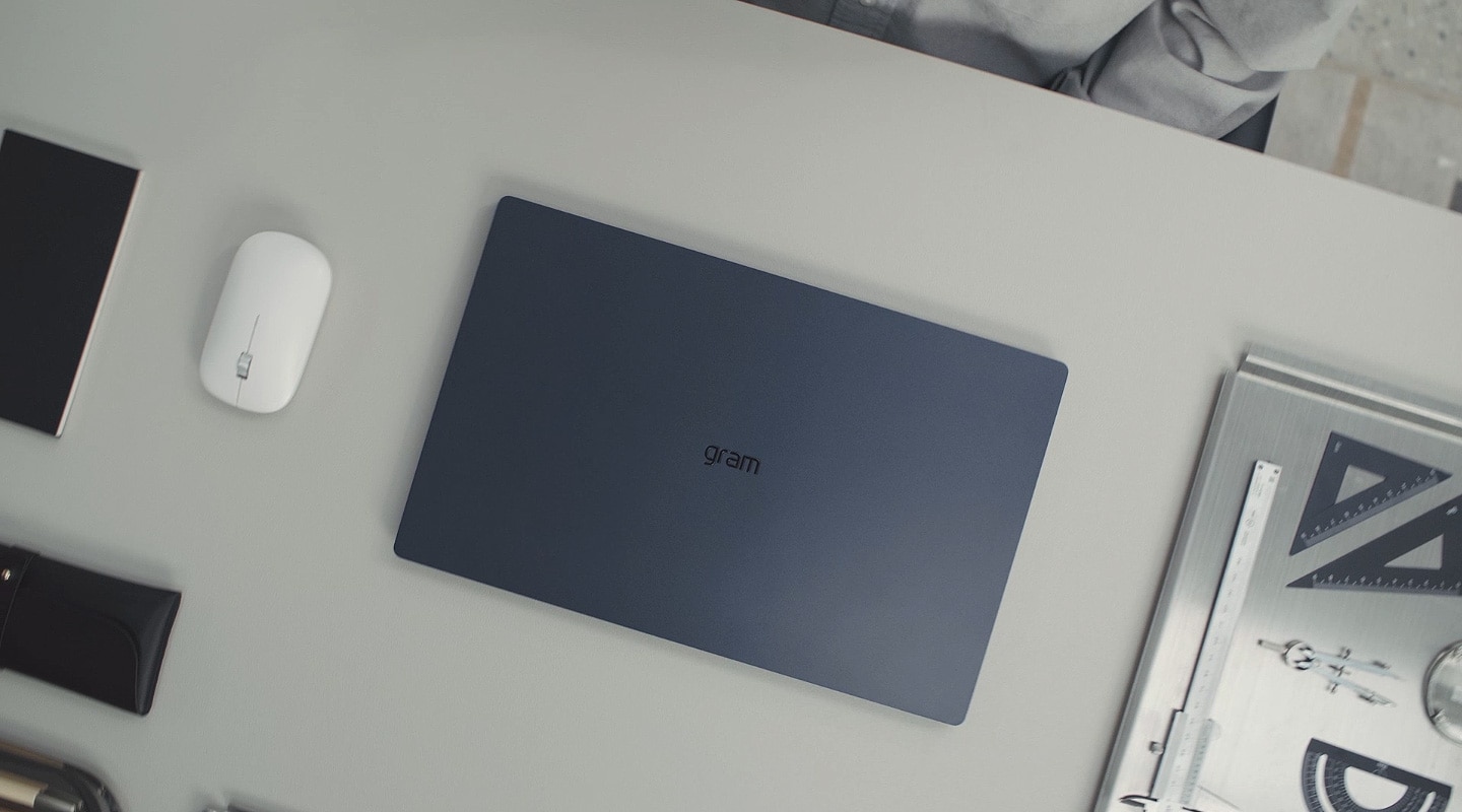 The video shows the premium and immersive naptune blue color.