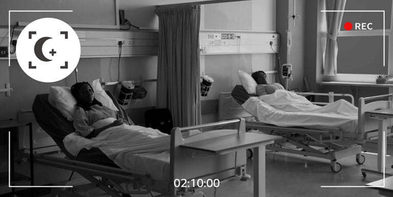 Even in a dark hospital room at night, it is clearly photographed through a 12MP night vision camera.