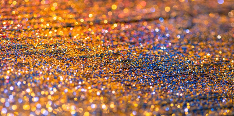 Glittering crystals with rich colors and vivid picture quality.