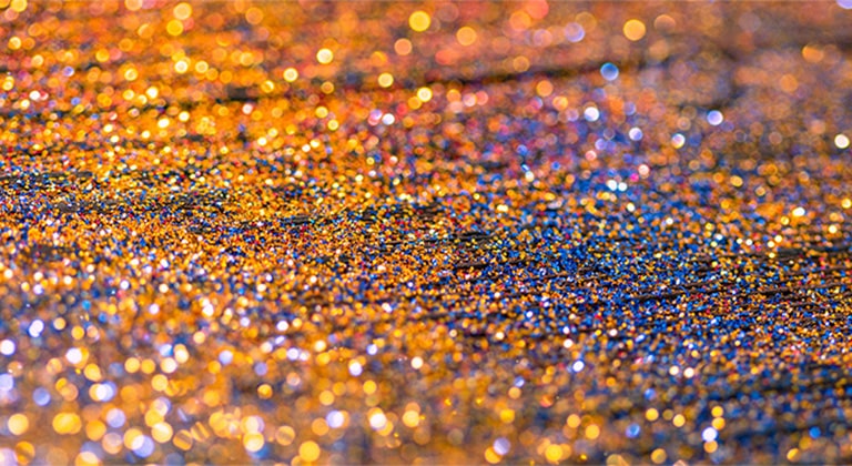 Glittering crystals with rich colors and vivid picture quality.