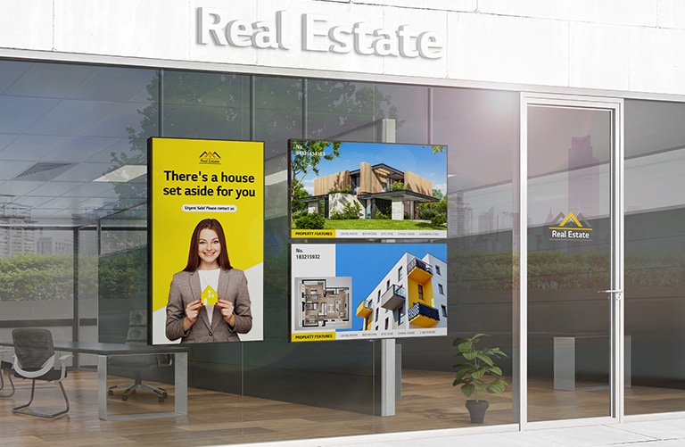 Inside the full glass of a real estate agency’s office, “High Brightness Window Facing Displays” are installed vertically and horizontally facing outward, and thanks to the high brightness of the displays, the ads on the internal display are very visible even from outside with strong sunlight.