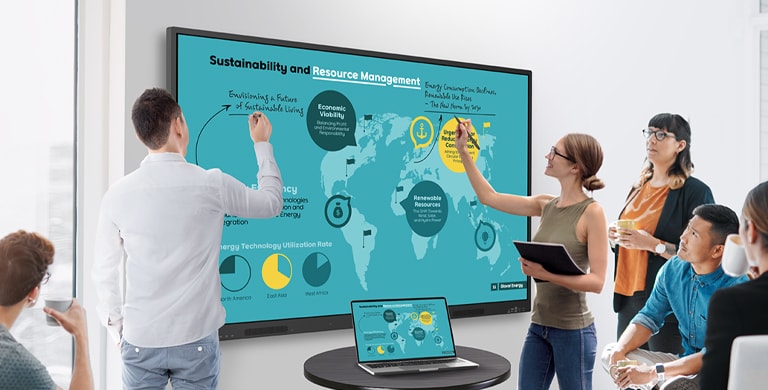 Students are actively exchanging ideas by writing on LG’s interactive digital board screen at the same time.
