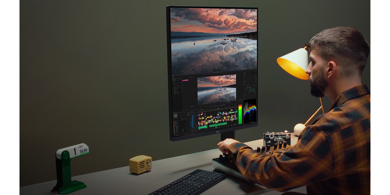 27.6-inch 16:18 DualUp Monitor with Ergo Stand and USB Type