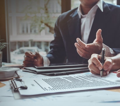 sign a contract while discussing