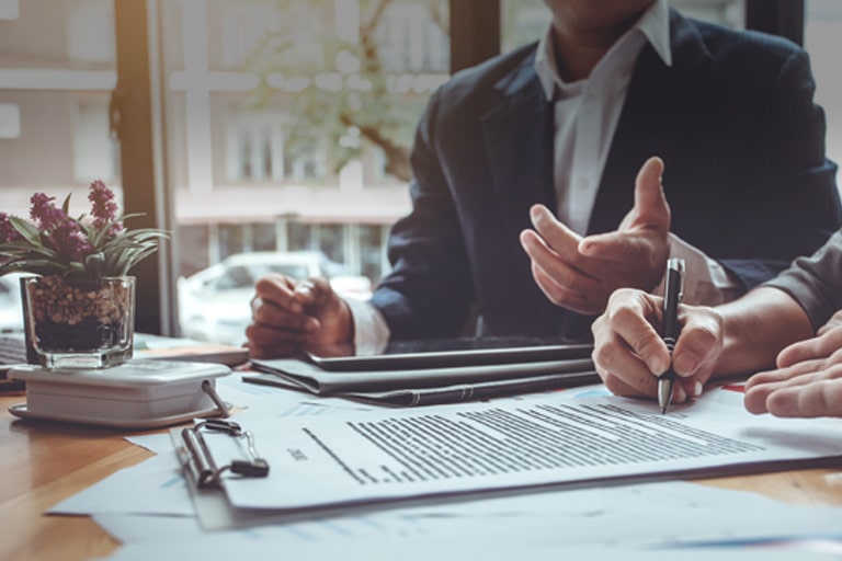 sign a contract while discussing