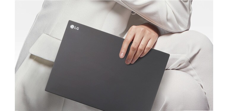 LG laptop offers 16-inch Screen and 1,600g light-weight body.