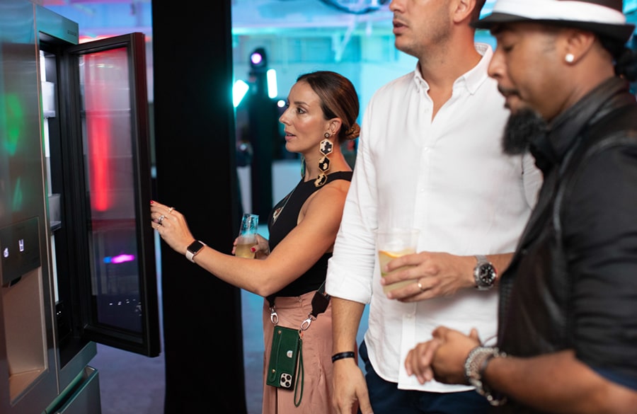 LG SIGNATURE products such as the LG SIGNATURE Door-in-Door Refrigerator brought the brand's luxurious lounge to life for attendees.
