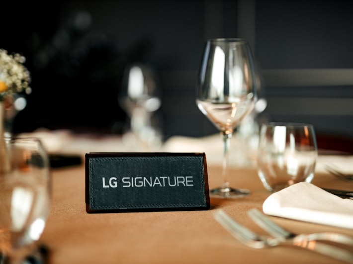 Wine glasses and LG Signature name tag on the table