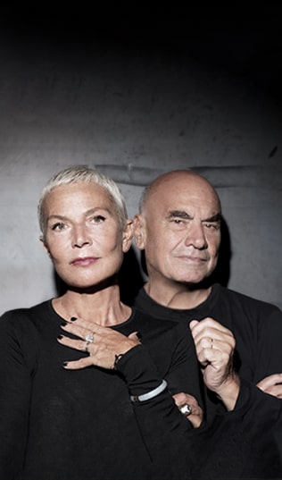 A black and white image of Massimiliano and Doriana Fuksas. (Image that appears when you hover the mouse over it)