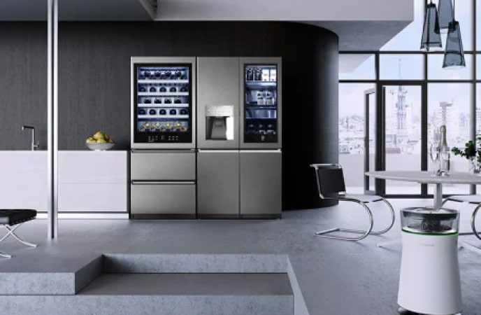 LG SIGNATURE Refrigerator and Wine Cellar are placed in the Bauhaus style of modern kitchen with a backdrop of Berlin.