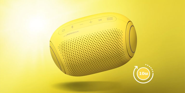 Μπροστινή όψη ενός LG XBOOM Go PL2S που γέρνει προς τα αριστερά και αιωρείται στον αέρα