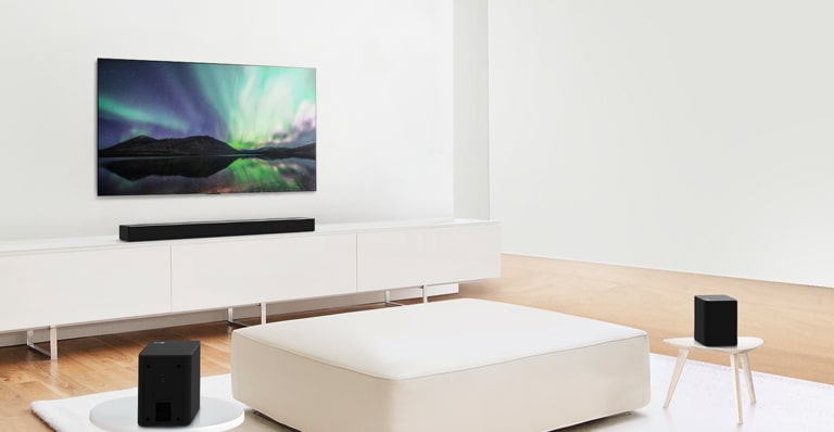 Προεπισκόπηση βίντεο που δείχνει το LG Sound Bar σε ένα σαλόνι με λευκή διακόσμηση, με σύστημα 5.0.2 ch.