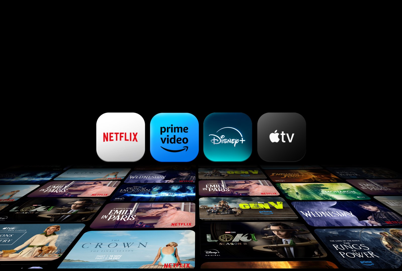Οι εφαρμογές Netflix, Prime Video, Disney+ και Apple TV εμφανίζονται διαδοχικά μπροστά από ένα μαύρο φόντο για να σταθούν δίπλα-δίπλα. Από κάτω, 6 σειρές αφισών αποκλειστικών τηλεοπτικών σειρών και ταινιών είναι τοποθετημένες σε γωνία, με την καθεμία να μετακινείται σε διαφορετικές οριζόντιες και κατακόρυφες διευθύνσεις. 