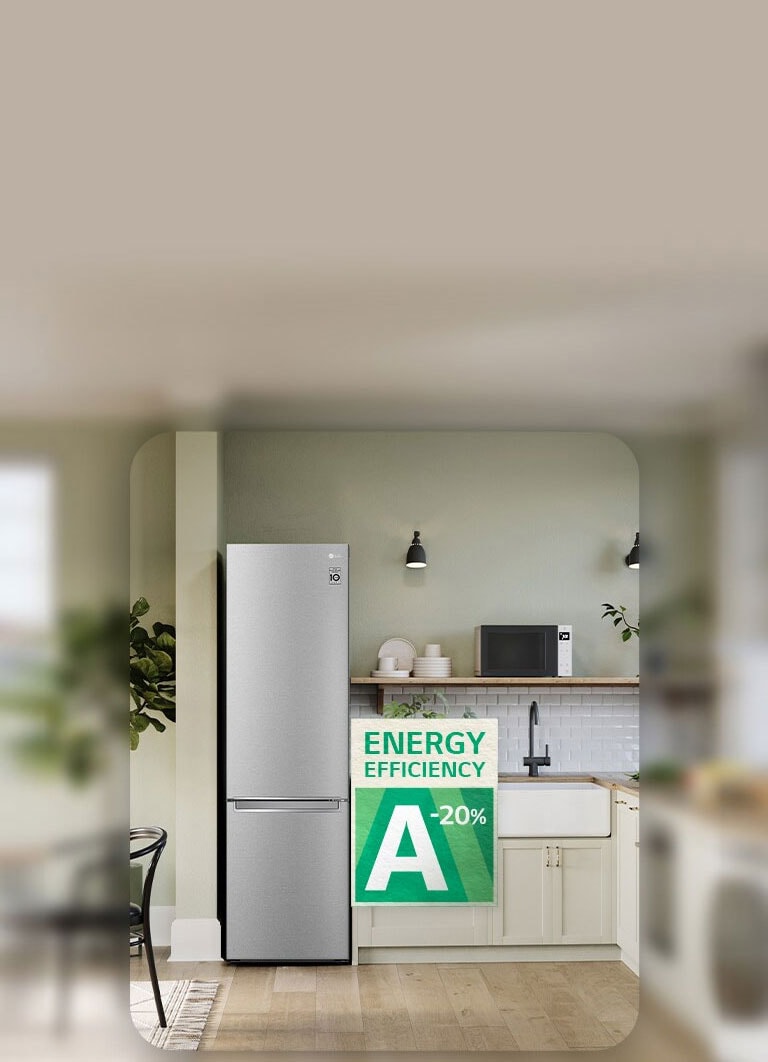 Εικόνα κουζίνας με ψυγείο και το σήμα της ενεργειακής απόδοσης.