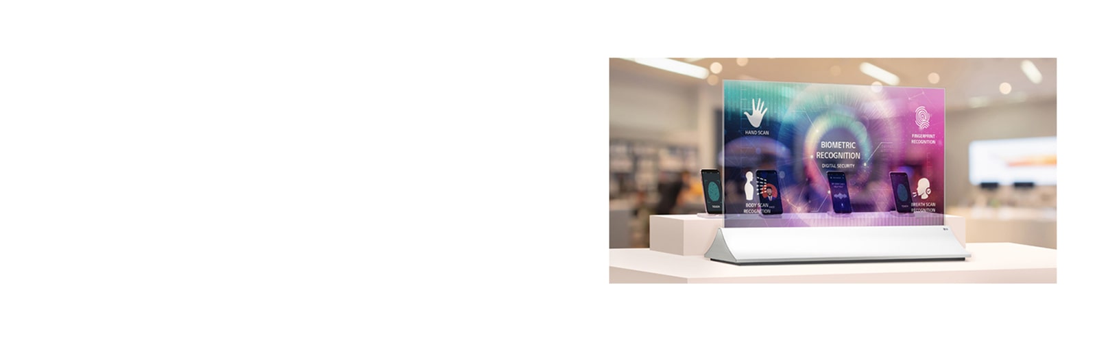 Σε ένα κατάστημα κινητών τηλεφώνων, οι λειτουργίες ενός smartphone περιγράφονται στη διαφανή οθόνη OLED μπροστά από το smartphone.