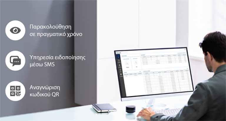 Ένας άνδρας διαχειρίζεται το τερματικό θερμικής ανίχνευσης LG, χρησιμοποιώντας τα εργαλεία διαχείρισης PC.