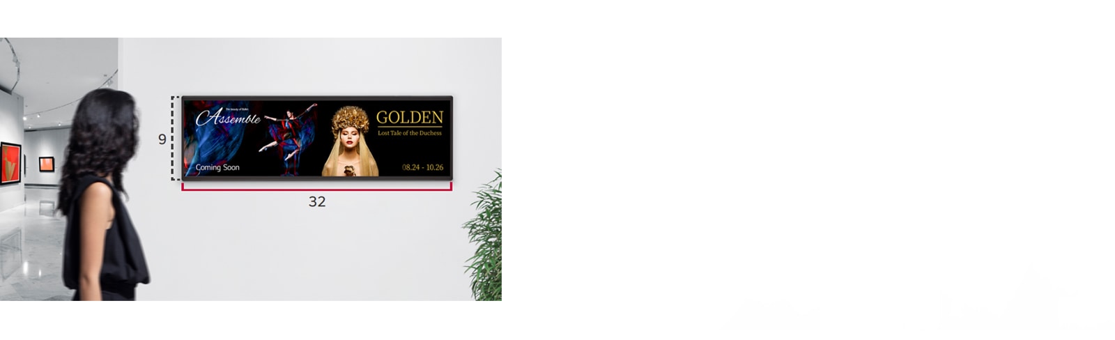 Μια γυναίκα παρακολουθεί μια διαφήμιση παράστασης σε μια ευρεία οθόνη με λόγο διαστάσεων 32:9.