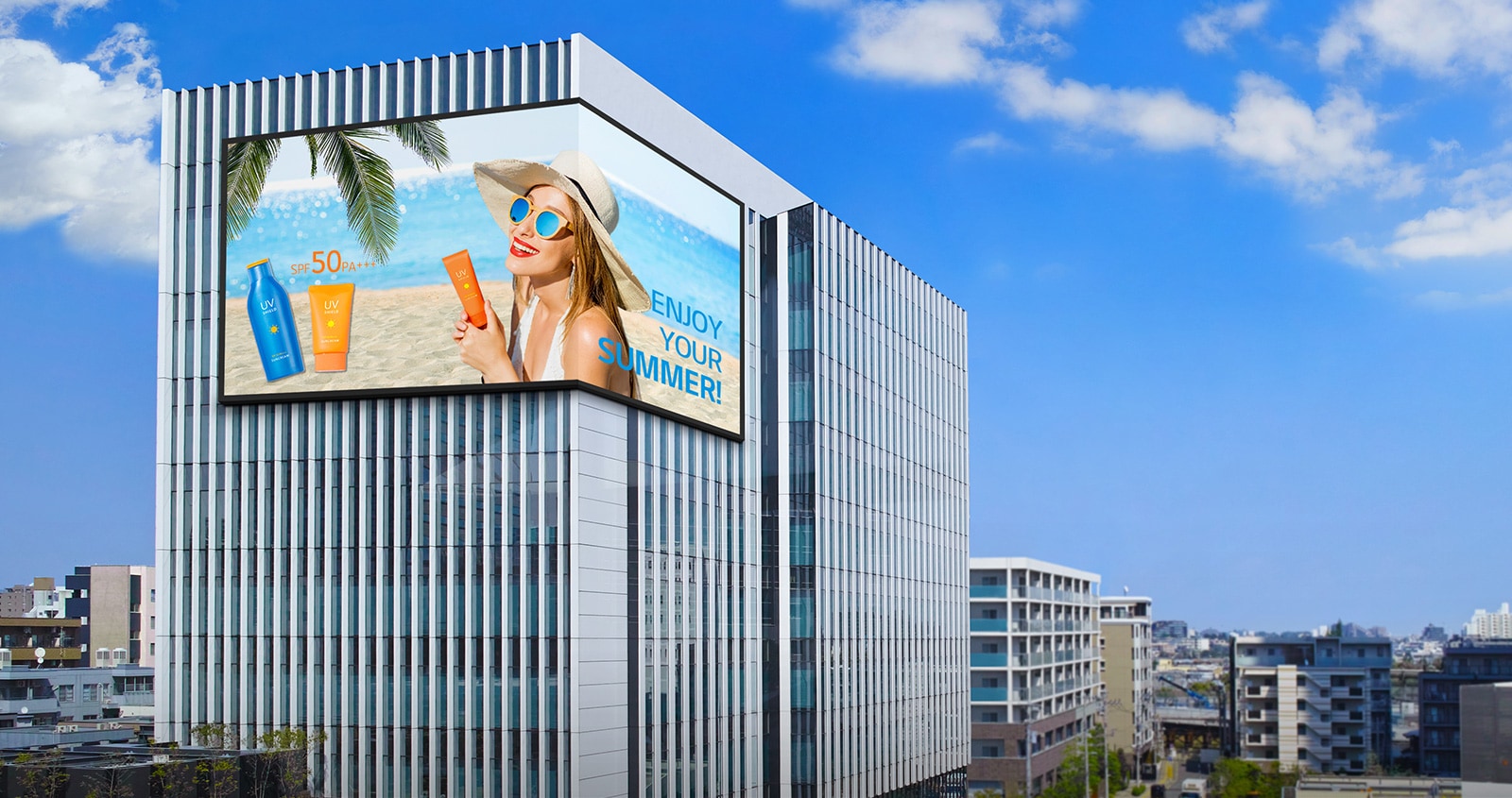 Στη γωνία του κτιρίου έχει τοποθετηθεί μια οθόνη.