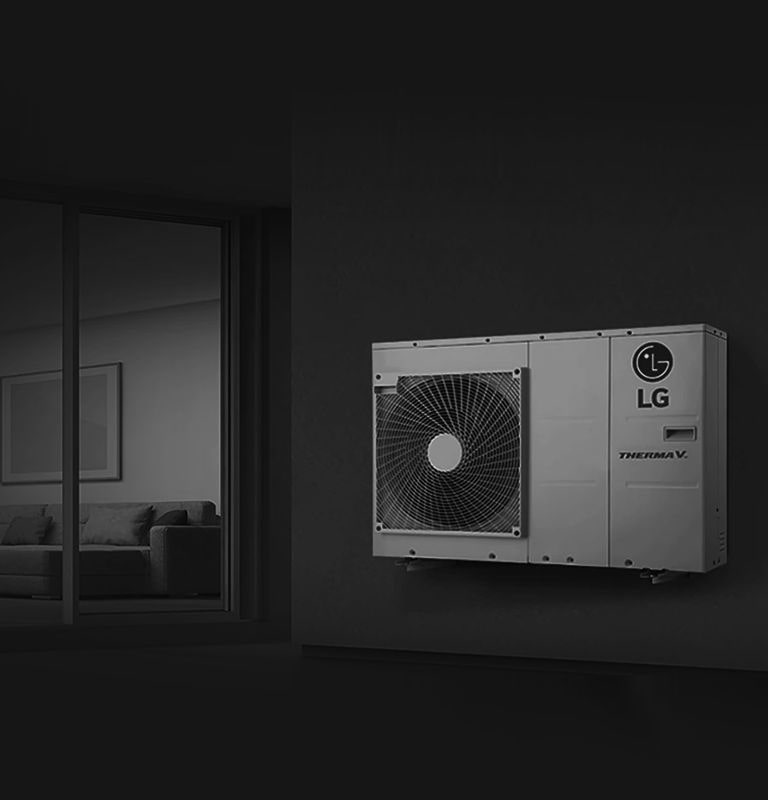 Σπίτι με εξωτερική μονάδα αντλίας θερμότητας