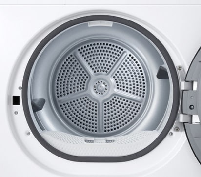 Lähikuva kuivaimen rummusta oven ollessa Κοντινό πλάνο του τυμπάνου του στεγνωτηρίου με ανοιχτή πόρτα