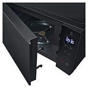 LG Ελεύθερος φούρνος μικροκυμάτων, NeoChef™ Slim, 20L, Γκριλ, Οθόνη αφής, Δεξιά προοπτική κάτοψη μιας ανοιχτής πόρτας, MH6032GAS, thumbnail 7