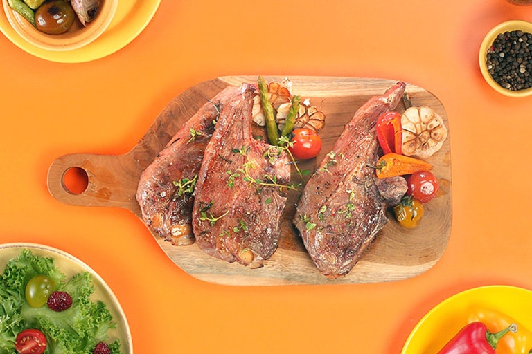 Το βίντεο δείχνει ότι μια ψητή μπριζόλα μαγειρεύεται ομοιόμορφα από το NeoChef και μαγειρεύεται τραγανή έξω και ζουμερή μέσα.