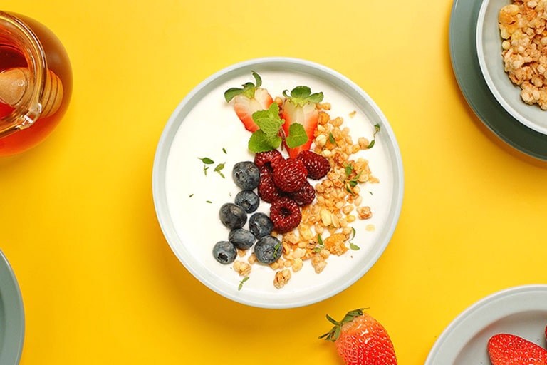 Το βίντεο δείχνει μια διαδικασία με πατάτες ψημένες στον φούρνο χρησιμοποιώντας τις ρυθμίσεις υγιεινού ψησίματος και τηγανίσματος του φούρνου μικροκυμάτων NeoChef. Στο τέλος του βίντεο, παρουσιάζεται μια σύγκριση ανάμεσα στις τηγανητές πατάτες και τις ψητές πατάτες.