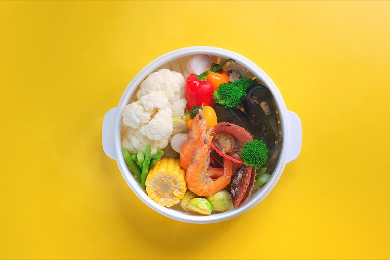 Το βίντεο δείχνει μια διαδικασία με πατάτες ψημένες στον φούρνο χρησιμοποιώντας τις ρυθμίσεις υγιεινού ψησίματος και τηγανίσματος του φούρνου μικροκυμάτων NeoChef. Στο τέλος του βίντεο, παρουσιάζεται μια σύγκριση ανάμεσα στις τηγανητές πατάτες και τις ψητές πατάτες.