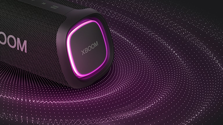 Κοντινό πλάνο της δεξιάς πλευράς με ροζ φωτισμό. Κάτω από το ηχείο βρίσκονται γραφικά ήχου.