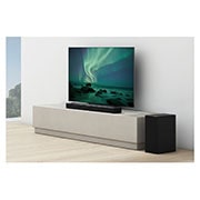 LG Soundbar S75Q, Ένα sound bar και μια τηλεόραση τοποθετημένα σε ένα μπεζ ράφι, με το πίσω ηχείο τοποθετημένο ακριβώς δίπλα, S75Q, thumbnail 5