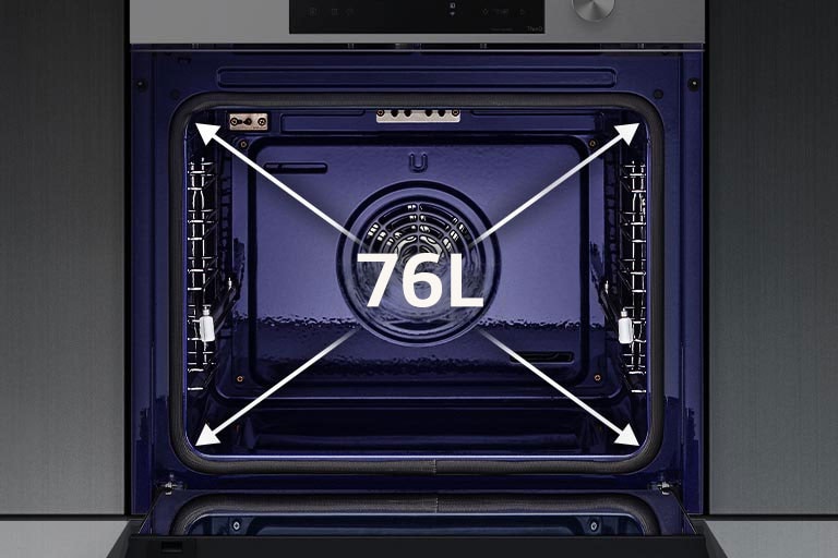 Μια εικόνα που δείχνει το ευρύ εσωτερικό του φούρνου.