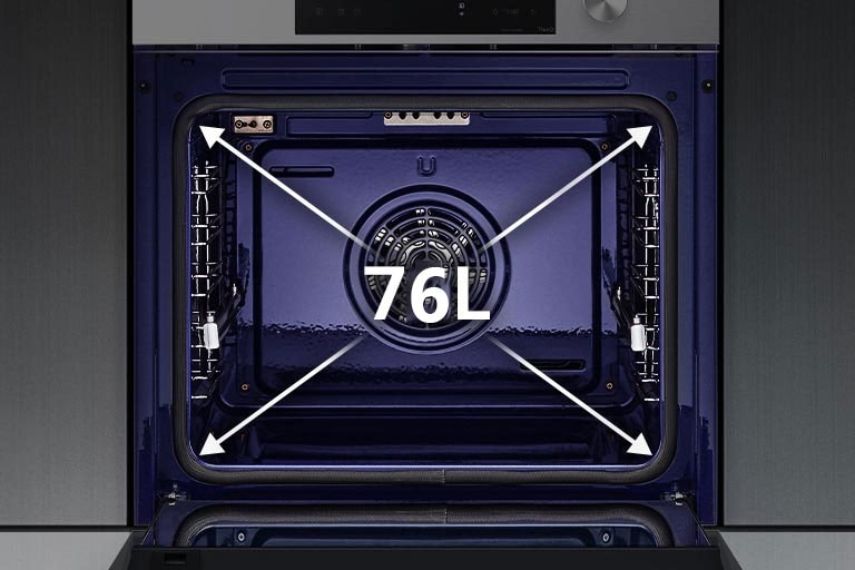 Μια εικόνα που δείχνει το ευρύ εσωτερικό του φούρνου.