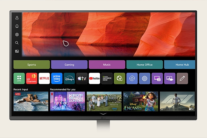 Το LG SMART Monitor εμφανίζει το οικιακό περιβάλλον webOS με την εφαρμογή LG Channels μεταξύ υπηρεσιών streaming, προβάλλοντας προτάσεις περιεχομένου, αθλητικά, παιχνίδια, μουσική και κατηγορίες κεντρικών κόμβων, επισημαίνοντας την πλοήγηση σε στυλ smart TV και την ενσωματωμένη εμπειρία streaming