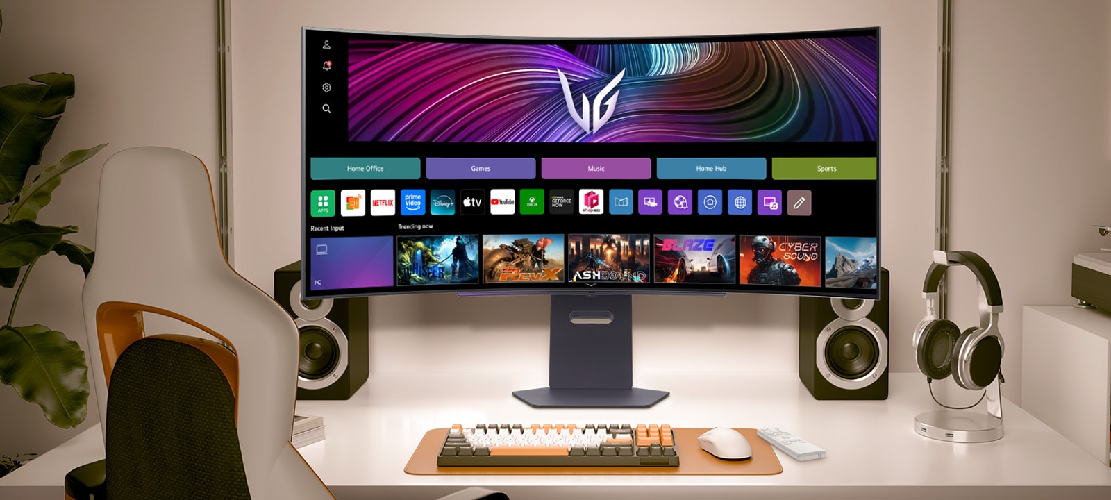 Το βίντεο δείχνει μια μπροστινή οθόνη σε ένα γραφείο, εναλλάσσοντας μεταξύ εικόνων webOS και εικόνων παιχνιδιού.