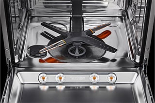 Ανοξείδωτο εσωτερικό του πλυντηρίου πιάτων.