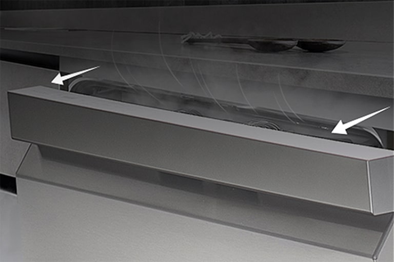 Η πόρτα του πλυντηρίου πιάτων LG ανοίγει αυτόματα μετά τον κύκλο πλύσης εκλύοντας ατμό και τα πιάτα στεγνώνουν φυσικά.