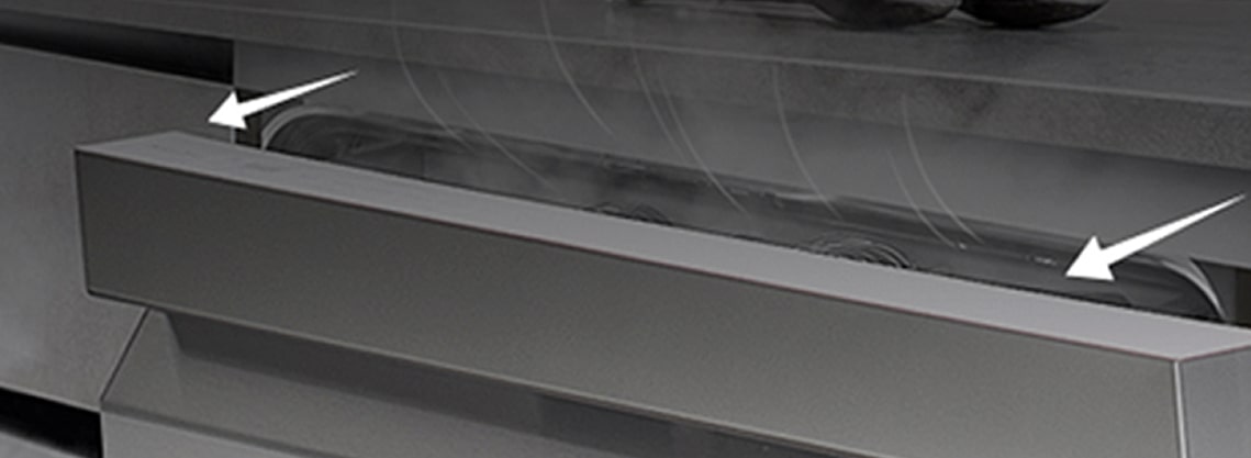 Η πόρτα του πλυντηρίου πιάτων LG ανοίγει αυτόματα μετά τον κύκλο πλύσης εκλύοντας ατμό και τα πιάτα στεγνώνουν φυσικά.