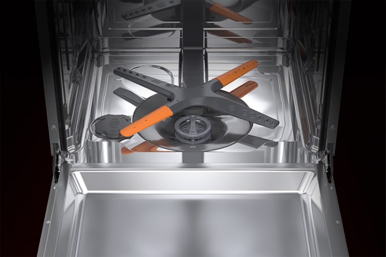 Κοντινό εσωτερικού πλυντηρίου πιάτων LG από ανοιξείδωτο ατσάλι, για ανθεκτικότητα, υγιεινή και αποτελεσματικό πλύσιμο πιάτων.