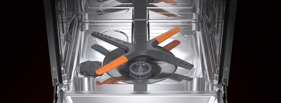 Κοντινό εσωτερικού πλυντηρίου πιάτων LG από ανοιξείδωτο ατσάλι, για ανθεκτικότητα, υγιεινή και αποτελεσματικό πλύσιμο πιάτων.