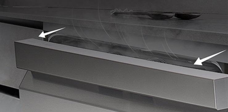 Η πόρτα του πλυντηρίου πιάτων LG ανοίγει αυτόματα μετά τον κύκλο πλύσης εκλύοντας ατμό και τα πιάτα στεγνώνουν φυσικά.