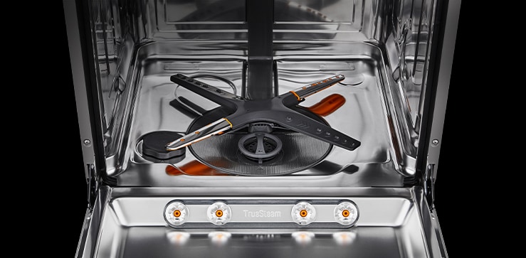 Κοντινό εσωτερικού πλυντηρίου πιάτων LG από ανοιξείδωτο ατσάλι, για ανθεκτικότητα, υγιεινή και αποτελεσματικό πλύσιμο πιάτων.