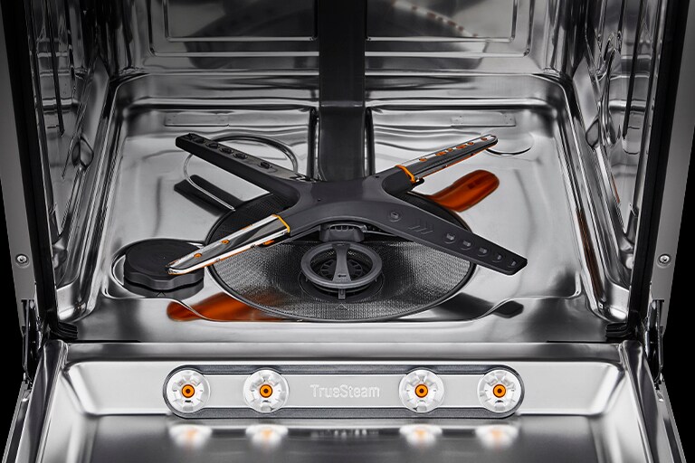 Κοντινό εσωτερικού πλυντηρίου πιάτων LG από ανοιξείδωτο ατσάλι, για ανθεκτικότητα, υγιεινή και αποτελεσματικό πλύσιμο πιάτων.