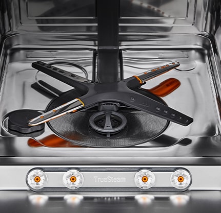 Κοντινό εσωτερικού πλυντηρίου πιάτων LG από ανοιξείδωτο ατσάλι, για ανθεκτικότητα, υγιεινή και αποτελεσματικό πλύσιμο πιάτων.