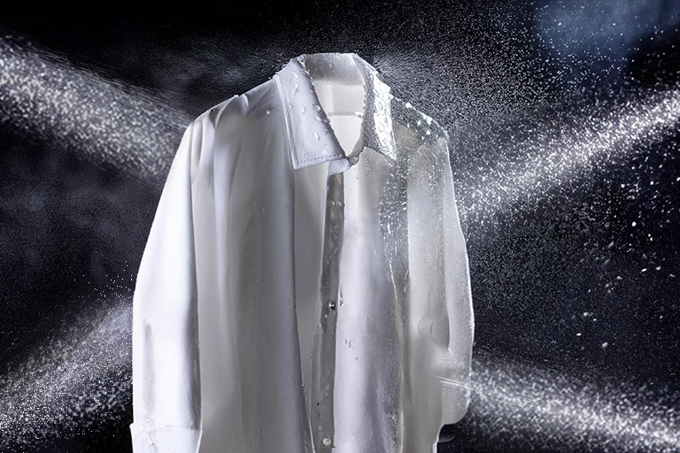 Εικόνα ψεκασμού νερού σε πουκάμισα με τέσσερις ριπές
