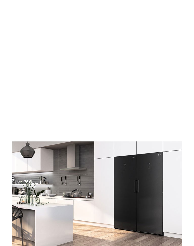 Ο καταψύκτης εμφανίζεται υπό γωνία, ταιριάζοντας άψογα με τα ντουλάπια σε μια μοντέρνα κουζίνα.