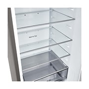 LG Ψυγειοκαταψύκτης Total No Frost με 203 x 59,5 cm, LG ψυγειοκαταψύκτης εγκατεστημένος εντοιχισμένος σε ψηλό τοίχο σε ζεστή μπεζ απόχρωση με λευκά βέλη που δείχνουν την πάνω πλευρά και τις μπροστινές επιφάνειες, GBBSJ21DPY, thumbnail 6