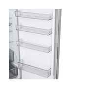 LG Ψυγειοκαταψύκτης Total No Frost 203 x 59,7 cm, LG ψυγειοκαταψύκτης κοντινή όψη της θήκης κρασιών με τέσσερα μπουκάλια και κουτί με μακαρόν, με το σχέδιο της θήκης μεγεθυμένο σε κυκλική εικόνα, GBBS322APY, thumbnail 7