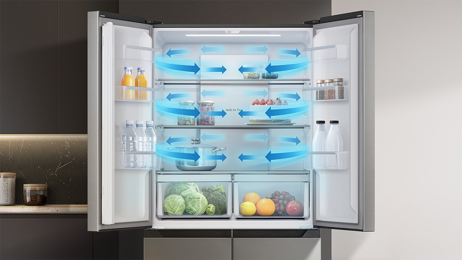 Ανοιχτό ψυγείο πολλαπλών θυρών LG με Multi-Air Flow System, που δείχνει την κυκλοφορία ψυχρού αέρα για ομοιόμορφη κατανομή θερμοκρασίας.