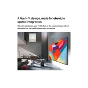 LG Micro RGB evo 75 ιντσών AI MRGB96 4K Smart TV 2026, Η LG Micro RGB evo AI MRGB95 είναι απρόσκοπτα τοποθετημένη στον τοίχο σε ένα ευρύχωρο δωμάτιο σε μαύρους τόνους, εμφανίζοντας τολμηρά έργα τέχνης σε ζωηρά χρώματα που εναρμονίζονται με τον περιβάλλοντ, 75MRGB96B6B, thumbnail 14
